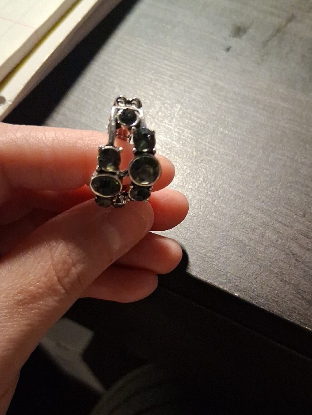 Source Unknown Silver-Tone Ring with Black Faceted Stones - Picture 7 of 7